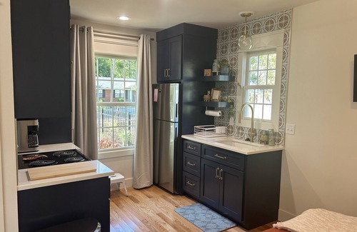Conway Appartement | The Artist's Cottage: workspace & studio apt for artists/dancers/writers/etc.
