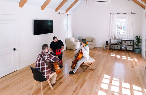 Conway Appartement | The Artist's Cottage: workspace & studio apt for artists/dancers/writers/etc.