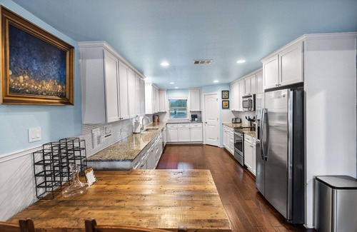 Point Venture Maison | The Ascent - Lakefront Private Doc Sleeps 10