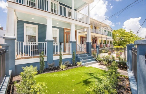 Westside Appartement | The Ashley Suite at 697 King