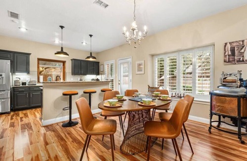 North San Antonio - SAT Maison | The Ashton - Heated Pool & Spa, King Beds, A Luxury Retreat