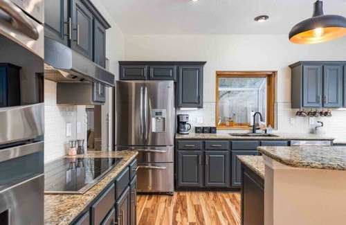 North San Antonio - SAT Maison | The Ashton - Heated Pool & Spa, King Beds, A Luxury Retreat