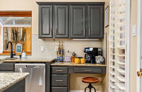 North San Antonio - SAT Maison | The Ashton - Heated Pool & Spa, King Beds, A Luxury Retreat