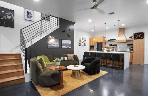 South Lamar Appartement | The ATX South Lamar Creekside Retreat with a pool!