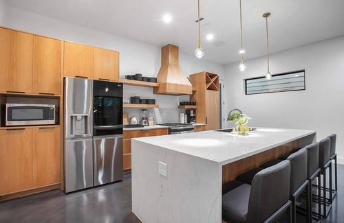 South Lamar Appartement | The ATX South Lamar Creekside Retreat with a pool!