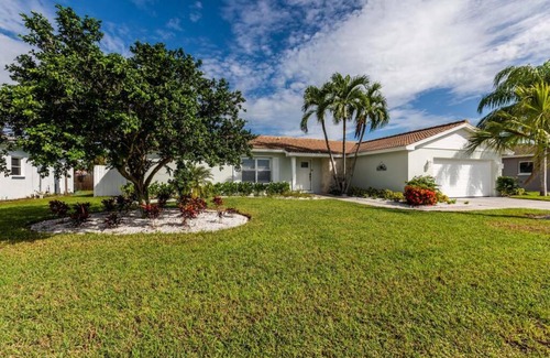 Marco Island Maison | THE AVIARY for SPACIOUS YET SEPARATE LIVING.