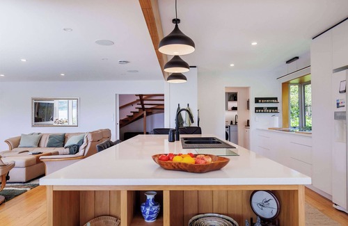 Lake Okareka Maison | The Bach - Luxury Waterfront Living with Spa Pool