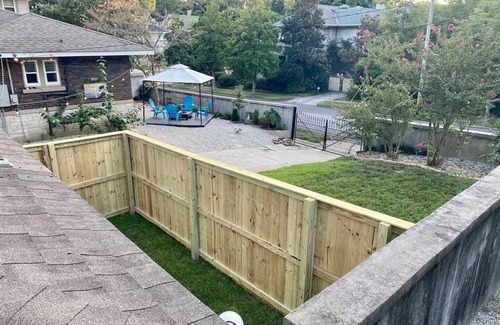 Central Gardens Maison | The Back House - Midtown Memphis Guest House with Private Entrance & Backyard