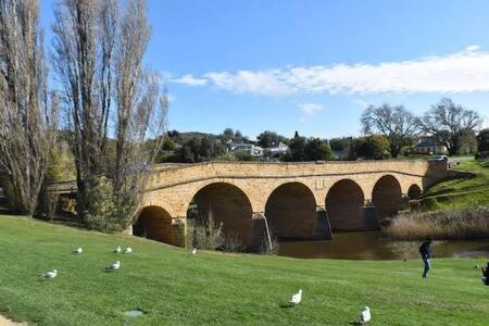 Richmond Maison | The Baker's Cottage in the Heart of Richmond Sleeps 6