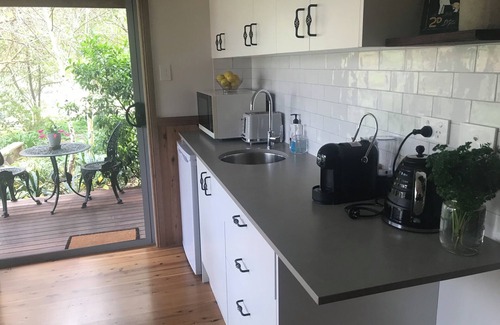 Ellalong Cabine | The Bale. Cosy cabin set amongst lush gardens in the Hunter Valley.