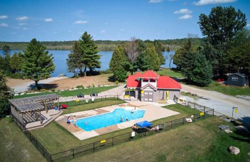 Carden Autre | The Balmoral at Duck Lake
