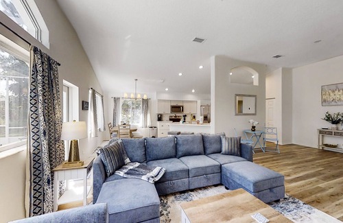 Indian Trails Maison | The Barefoot Bungalow | House in Palm Coast with an enclosed pool & grill