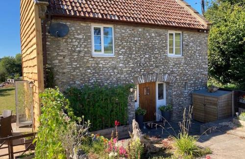 Chard Maison | The Barn at Tanlake