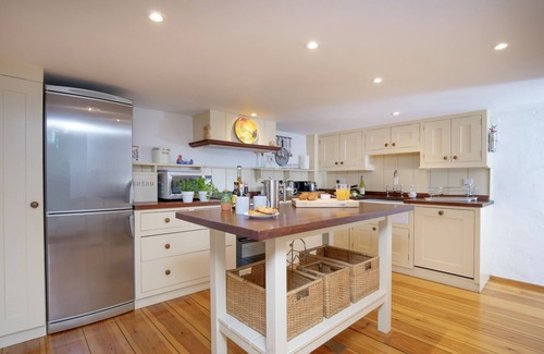 Clearbrook Maison | The Barn at Yeoland House - sleeps 5 guests in 3 bedrooms