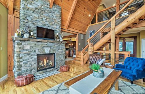 Caldwell Maison | The Barn House Caldwell Mtn Retreat with Hot Tub!