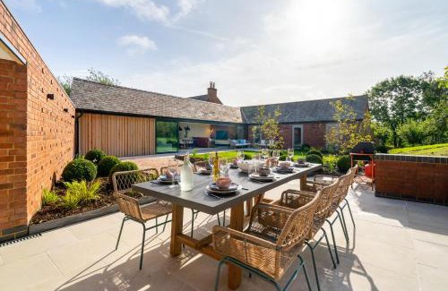 Kelmarsh Maison | The Barn : Luxury Indoor/Outdoor Countryside Bliss