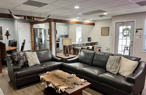 Bulverde Maison | The Barndeaux Guest House - 3 BR/3BA, Bulverde, TX