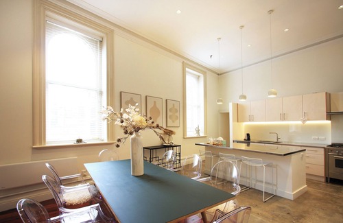 Wellington Maison | THE BARRACKS – THE OLD MT COOK POLICE STATION Pet friendly, free parking 4 cars