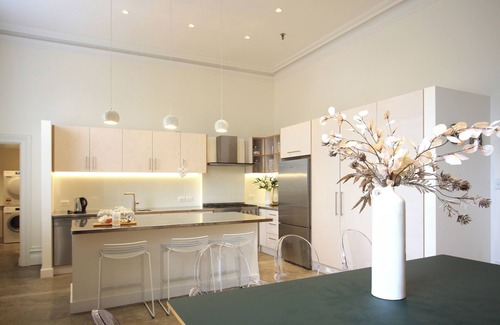 Wellington Maison | THE BARRACKS – THE OLD MT COOK POLICE STATION Pet friendly, free parking 4 cars