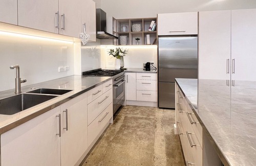 Wellington Maison | THE BARRACKS – THE OLD MT COOK POLICE STATION Pet friendly, free parking 4 cars