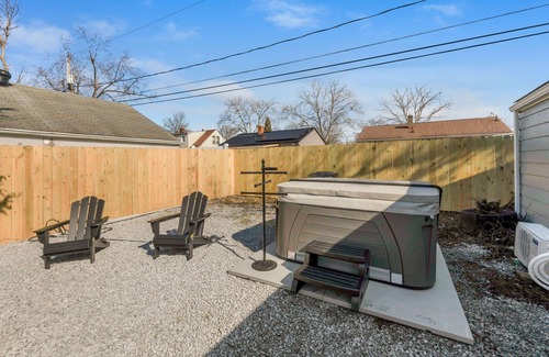 Columbus Maison | The Barrel House I Hot Tub I Theme Room
