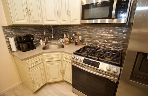 Bedford-Stuyvesant Maison | The Barton – Cozy Renovated Home in Brooklyn (3A)