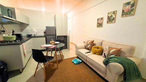 Greater Johannesburg Metropolitan Area Appartement | The Base, central affordable luxury