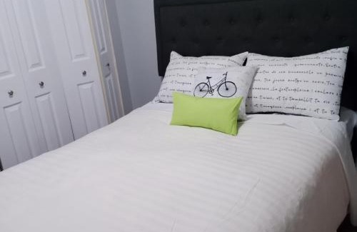 Ledbury - Heron Gate - Ridgemont - Elmwood Lit Et Petit-Déjeuner | The Basement by the side door guest house
