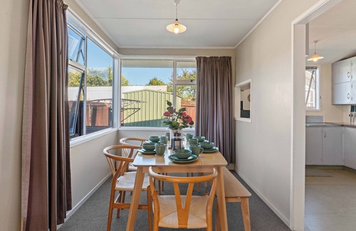 Richmond Heights Maison | The Bay Breeze Retreat - Two Mile Bay Stay
