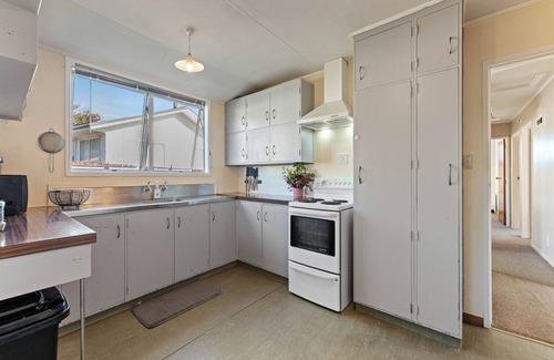 Richmond Heights Maison | The Bay Breeze Retreat - Two Mile Bay Stay