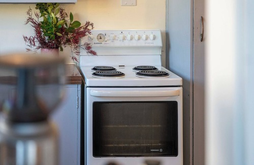Richmond Heights Maison | The Bay Breeze Retreat - Two Mile Bay Stay