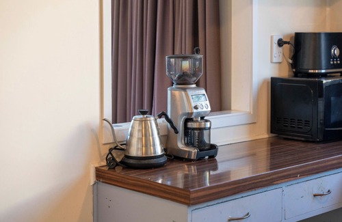 Richmond Heights Maison | The Bay Breeze Retreat - Two Mile Bay Stay