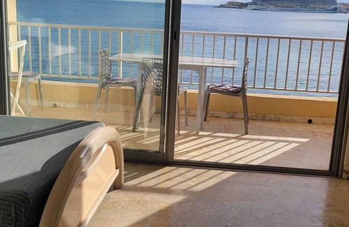 Le Ricanto Appartement | La plage à vos pieds, magnifique vue sur Ajaccio, pour 2 personnes, climatisé