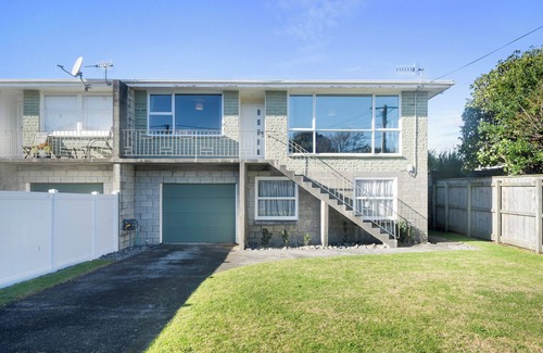 Paraparaumu Beach Maison | The Beach Base - Paraparaumu Holiday Home