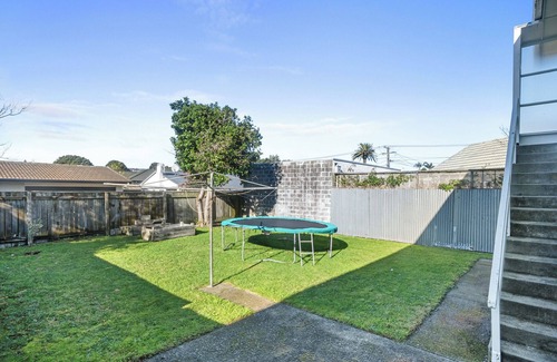 Paraparaumu Beach Maison | The Beach Base - Paraparaumu Holiday Home