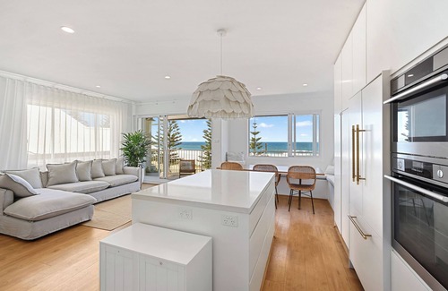 Curl Curl Maison | The Beach Front House@Curl Curl