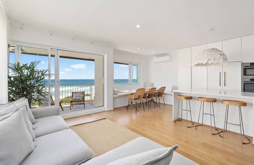Curl Curl Maison | The Beach Front House@Curl Curl
