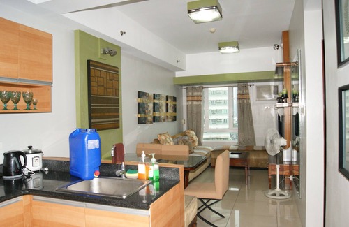Legazpi Village Station Balnéaire | The Beacon Makati