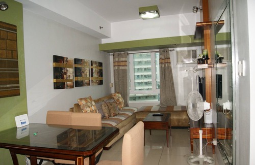 Legazpi Village Station Balnéaire | The Beacon Makati