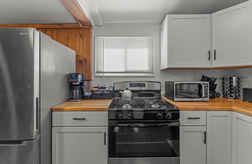 Glasgo Maison | The Bear Lake Lodge Getaway 15-20 mins to casino