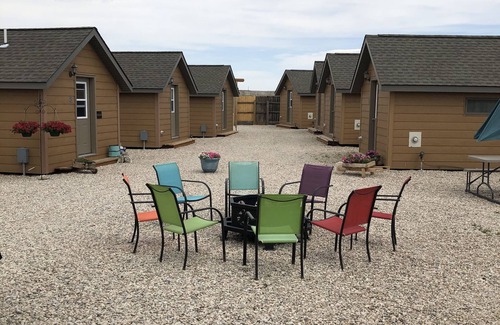 Clark Cabine | One bedroom cabins located at the foothills of the Rocky Mountains