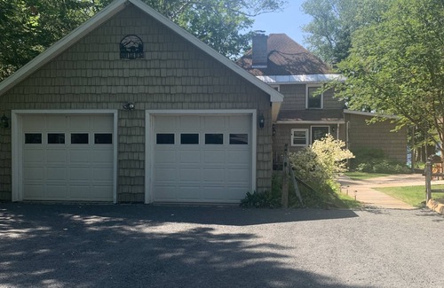 Inlet Maison | The Bears Cottages House on 4th Lake