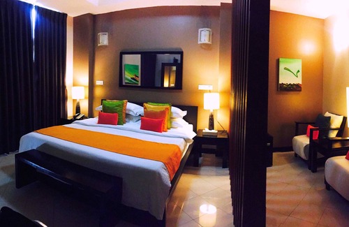 Male Hôtel | The Beehive