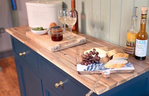 Diss Maison | The BeeKeepers - Homely Luxurious Self Catering