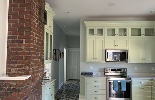Bell Buckle Maison | The Bell Buckle Bungalow - completely renovated 3 bedroom/2 bath house, sleeps 9