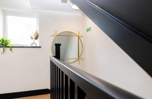 Gabalfa Appartement | The Berriman Collection Stylish Sleeps 6 - 2 Bedroom