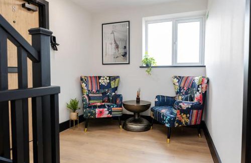Gabalfa Appartement | The Berriman Collection Stylish Sleeps 6 - 2 Bedroom