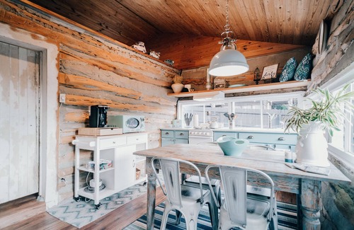 Volente Cabine | The Best Little Shorehouse in Texas
