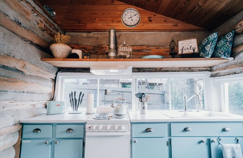 Volente Cabine | The Best Little Shorehouse in Texas
