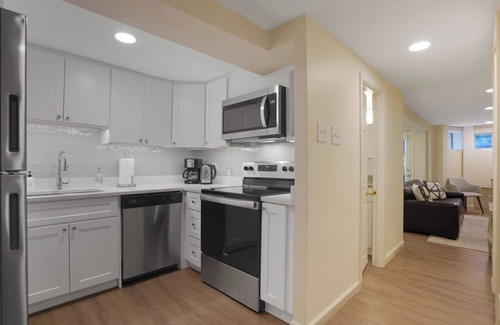 Cardozo Appartement | NEW Classy Dupont-Logan Apt + Parking & Patio